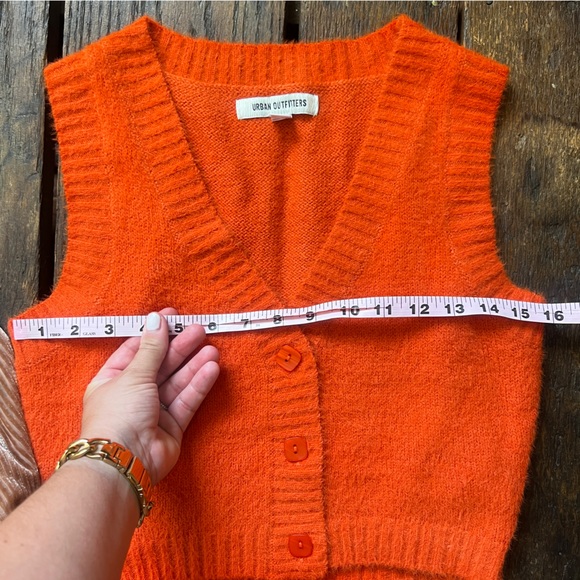 NWOT Fuzzy Vest Urban Outfitters - Picture 2 of 9